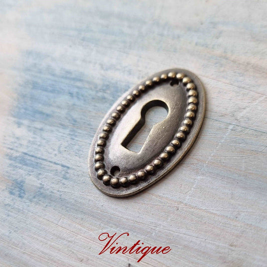 Antique etsucon bronze keyhole cover 38mm x 25mm - Vintique Concepts