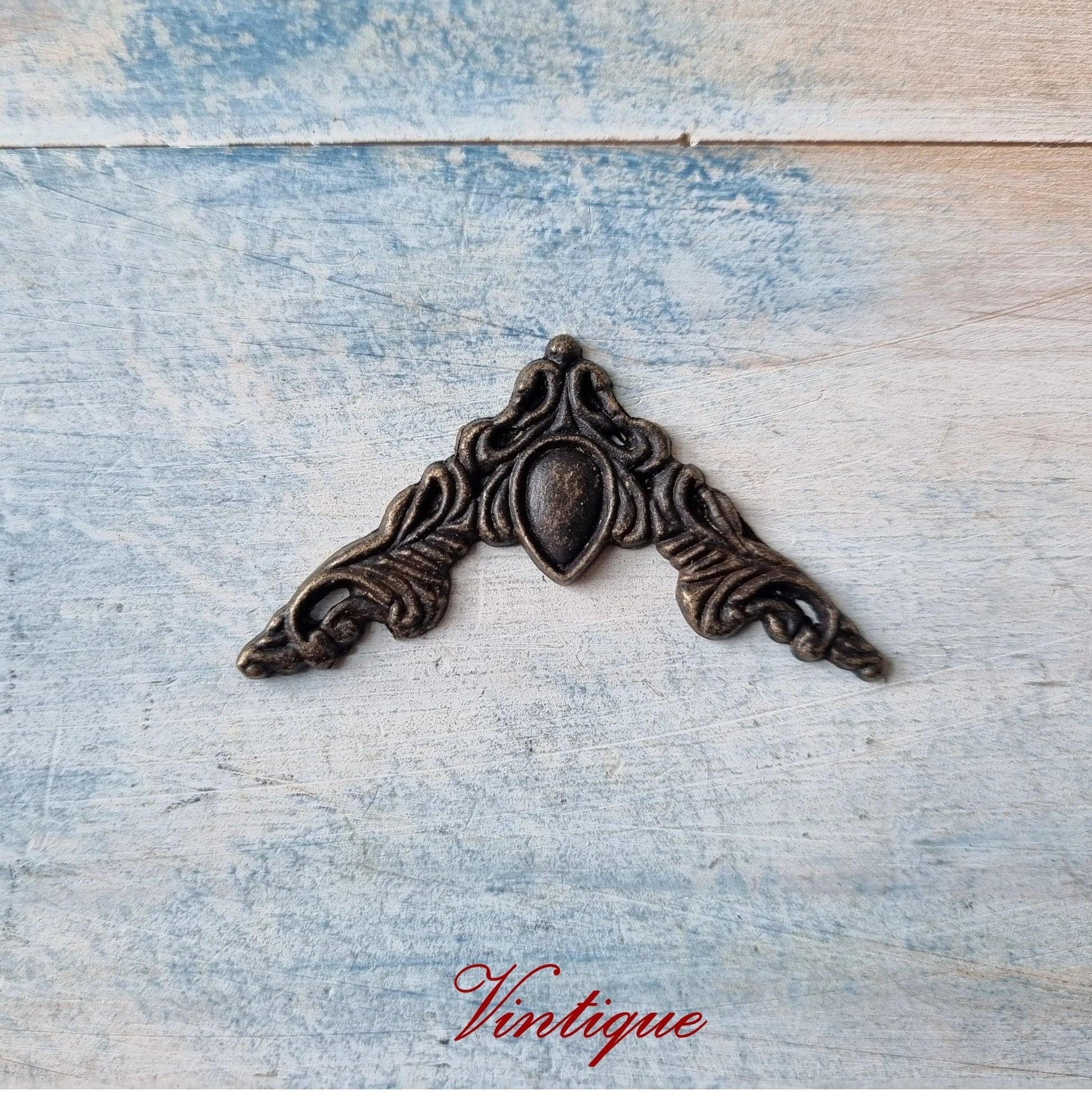 Decorative antique bronze ornate corner 40mm x 40mm  (each)-Vintique Concepts