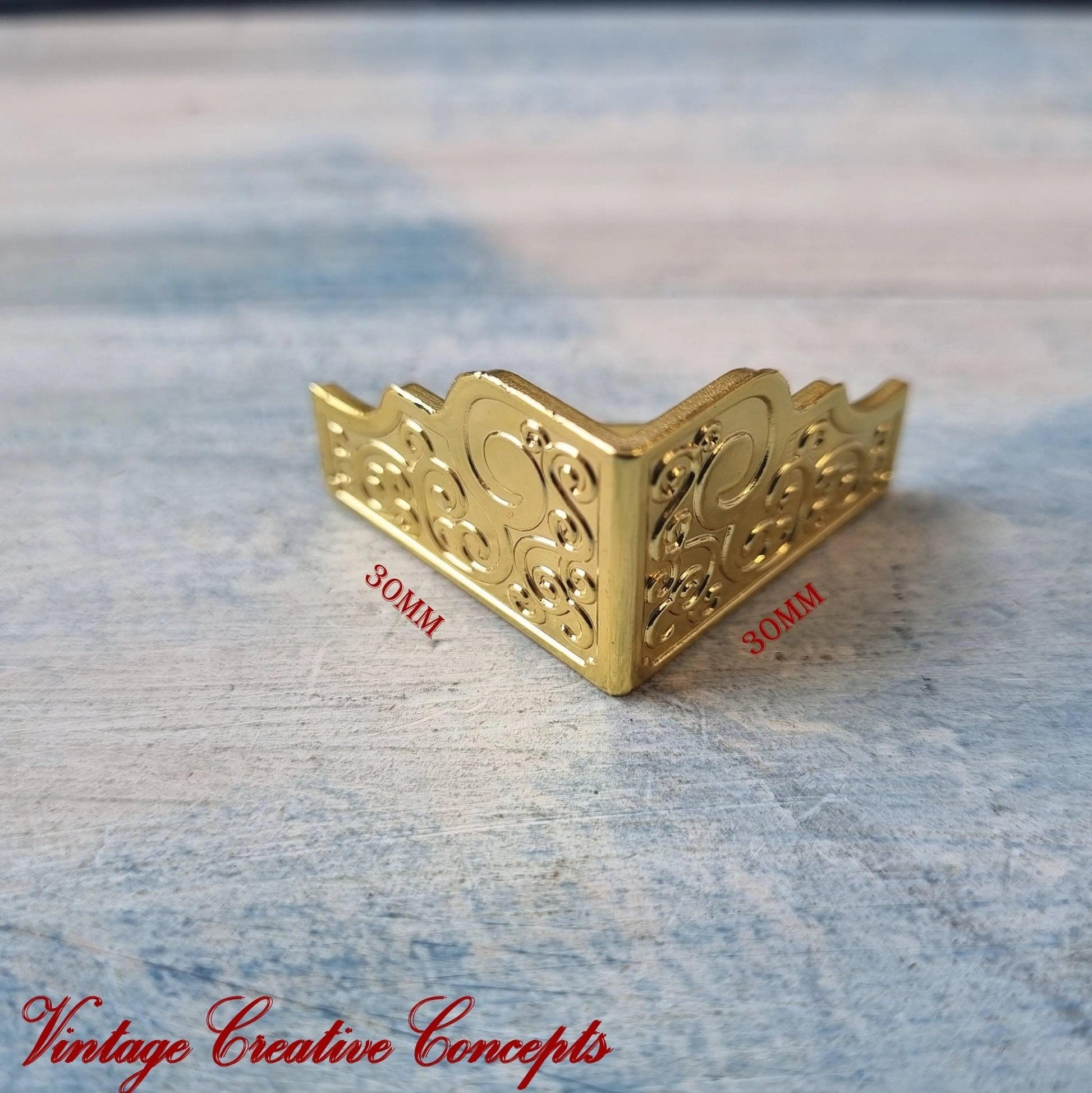 Gold box or chest Corners / Feet - Plastic (set of 4) - Vintique Concepts