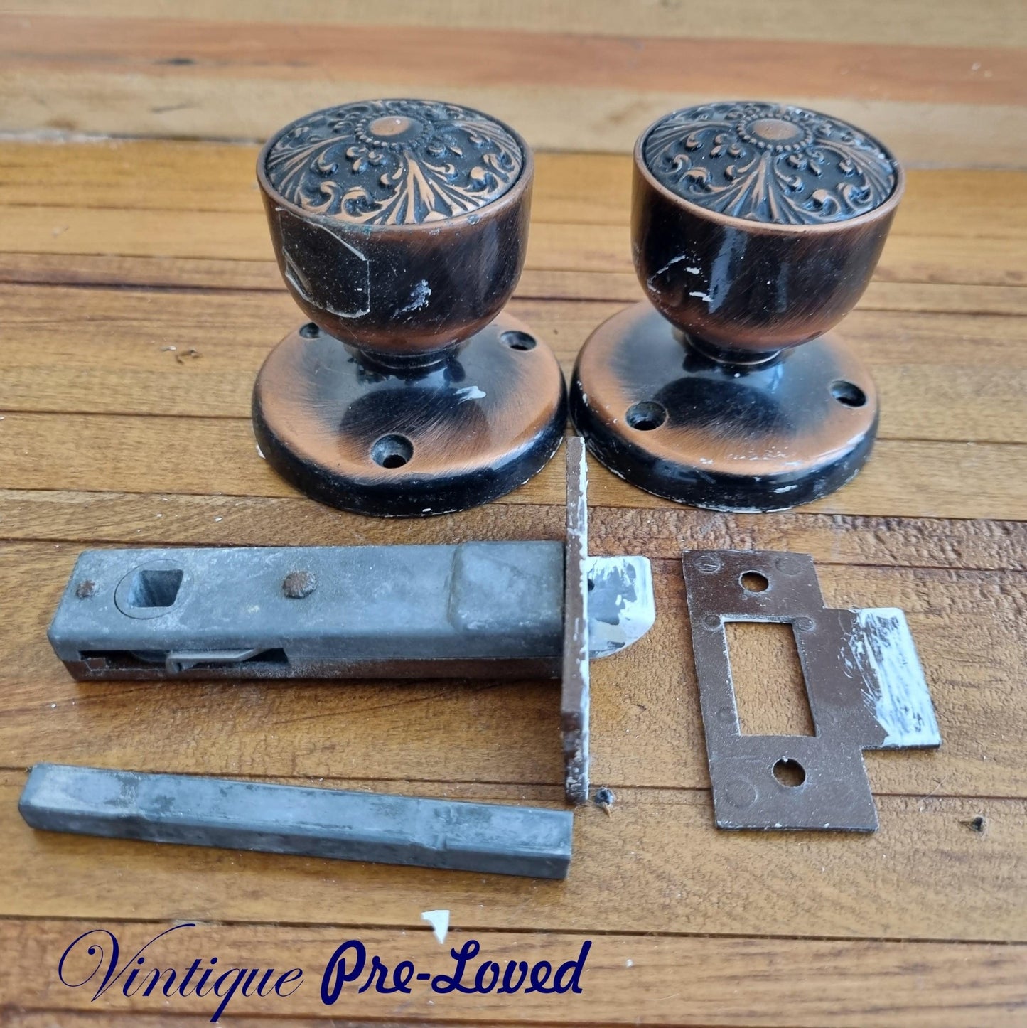 Retro door knob bronze/copper Door set (2 knobs and mechanisim) - Vintique Concepts