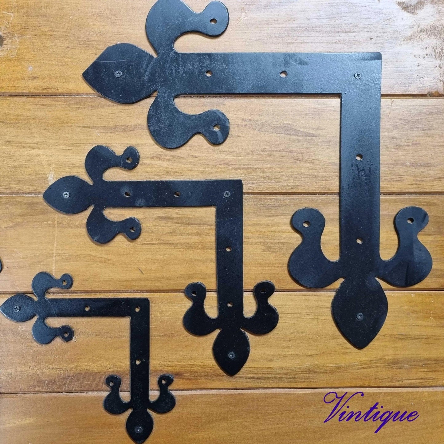 Rustic Decorative Fleur DE Lis Corner strap Black & corten - Vintique Concepts