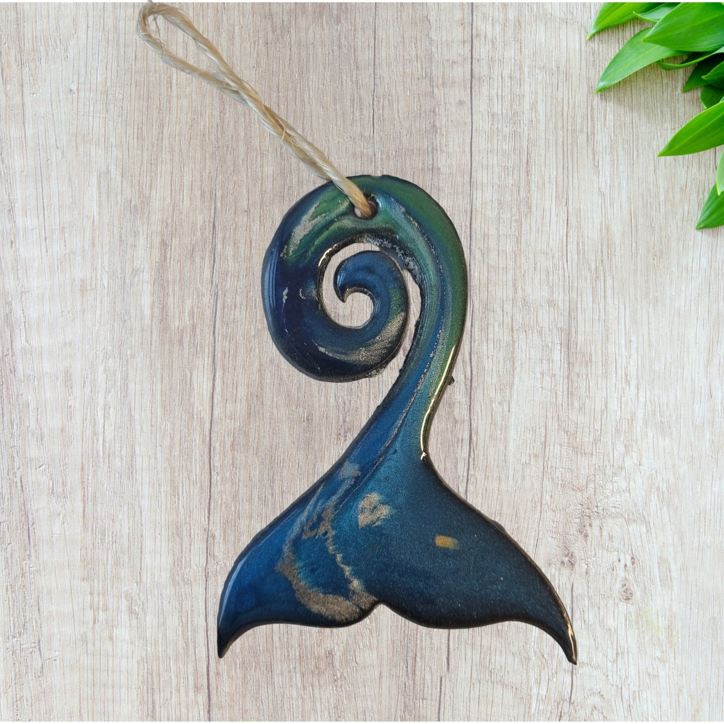 Maori Art - Tahora (whale) Maori Epoxy Metal 98mm High