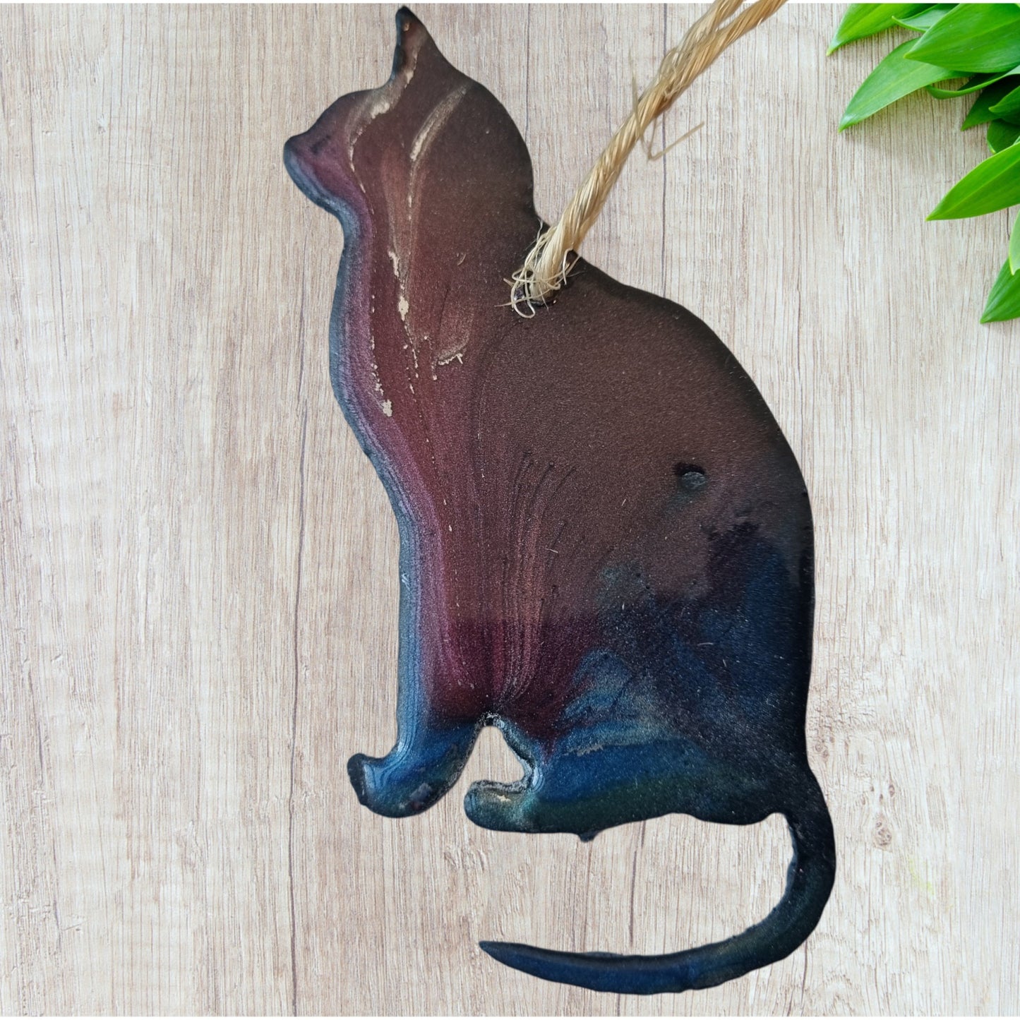 Maori Art - Sitting Cat With Wrap Around Tail Metal Art Coated In Pourable Epoxy 58x110mmm