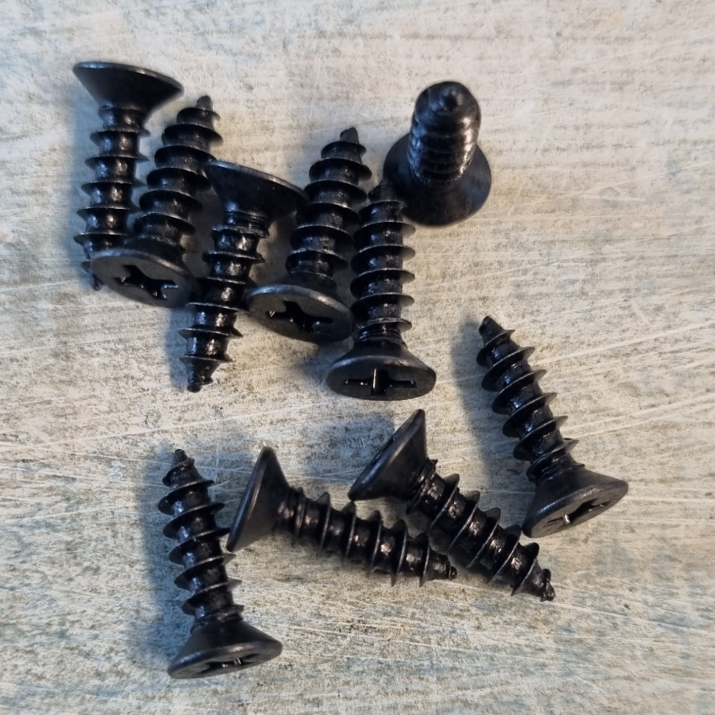 M4 Powdercoated Black phillips wood screws 14mm (packet of 10)